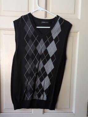 Van Heusen Black and Gray Argyle V-Neck Sweater Vest